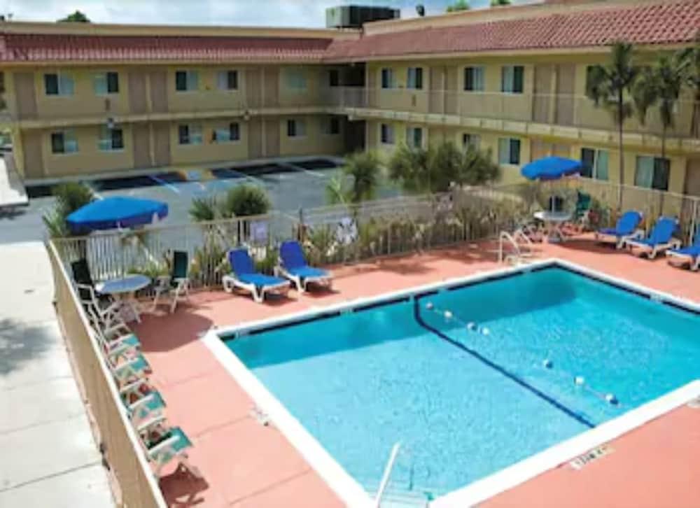 Motel 6 Riviera Beach Fl المظهر الخارجي الصورة